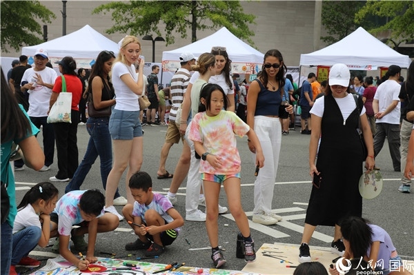 4、活動吸引了很多小朋友參加。 人民網(wǎng)記者 李志偉攝