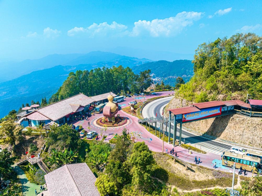 這是位于班洪鄉(xiāng)班洪村下班壩自然村的葫蘆王地AAAA級景區(qū)游客服務(wù)中心。（滄源縣融媒體中心供圖）