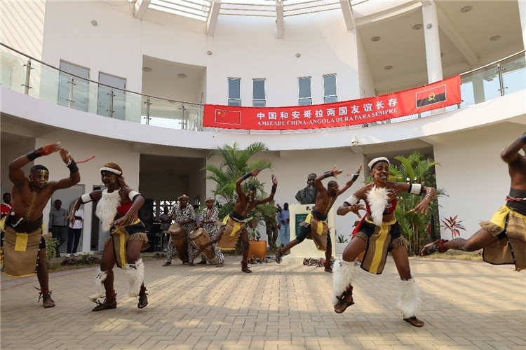 安哥拉民族舞。內(nèi)圖大學(xué)孔子學(xué)院供圖