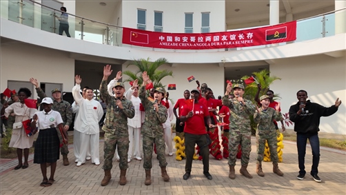 中安合唱歌曲《相親相愛》。內(nèi)圖大學(xué)孔子學(xué)院供圖