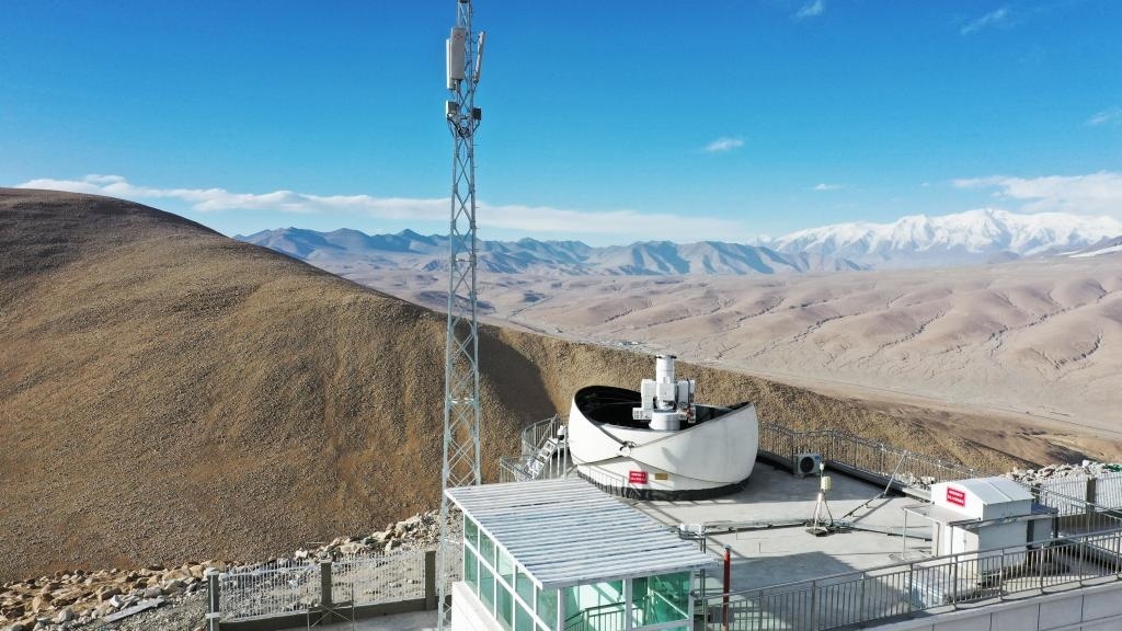正在運(yùn)行的塔縣星地激光通信地面站。（中國(guó)科學(xué)院空天信息創(chuàng)新研究院供圖）