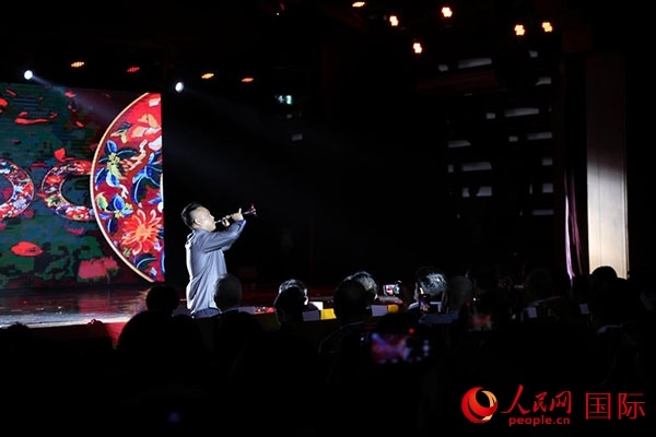 演出現(xiàn)場(chǎng)，演員帶來(lái)嗩吶獨(dú)奏《看秧歌》。人民網(wǎng)記者 楊一攝