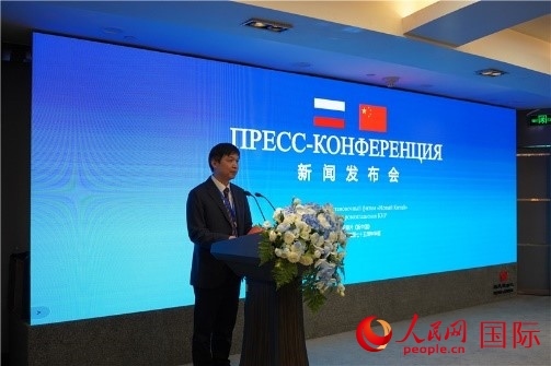 中共吉安市委宣傳部部長李瑞峰在《新中國》新聞發(fā)布會上致辭。人民網(wǎng) 褚夢琦攝