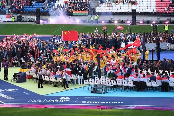 中國(guó)選手參加閉幕式。人民網(wǎng)記者 于超凡攝