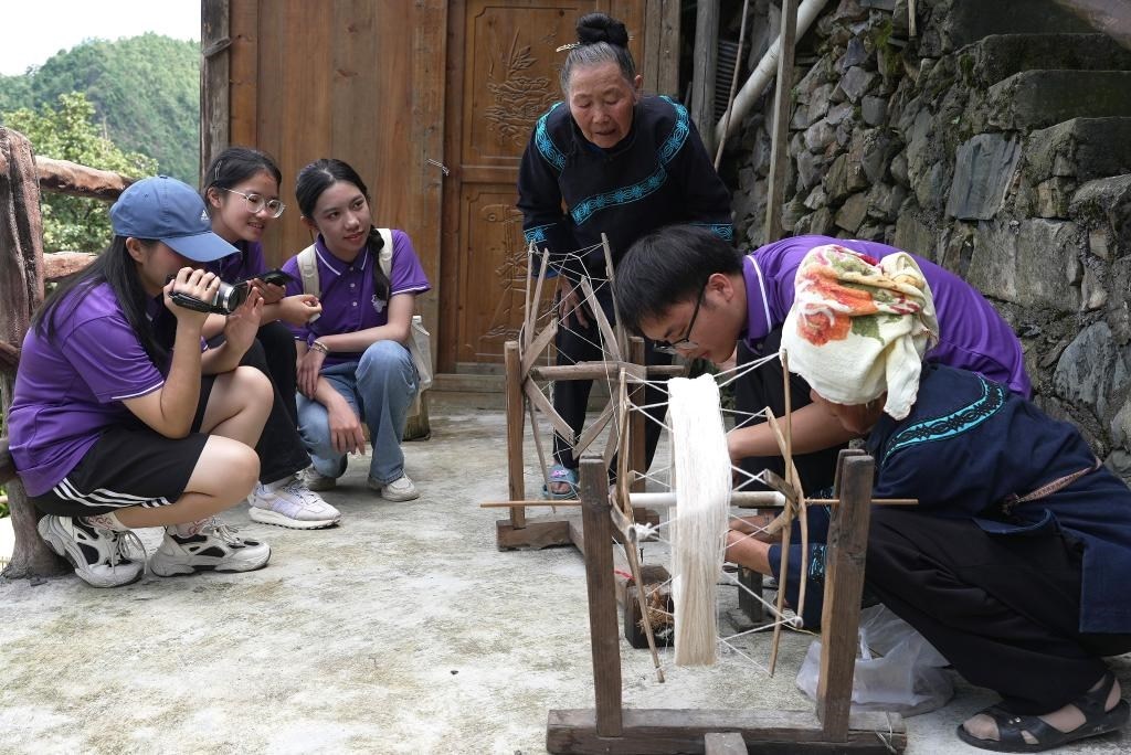 南開大學師生在貴州省雷山縣南猛村了解鄉(xiāng)村振興成就。（受訪者供圖）