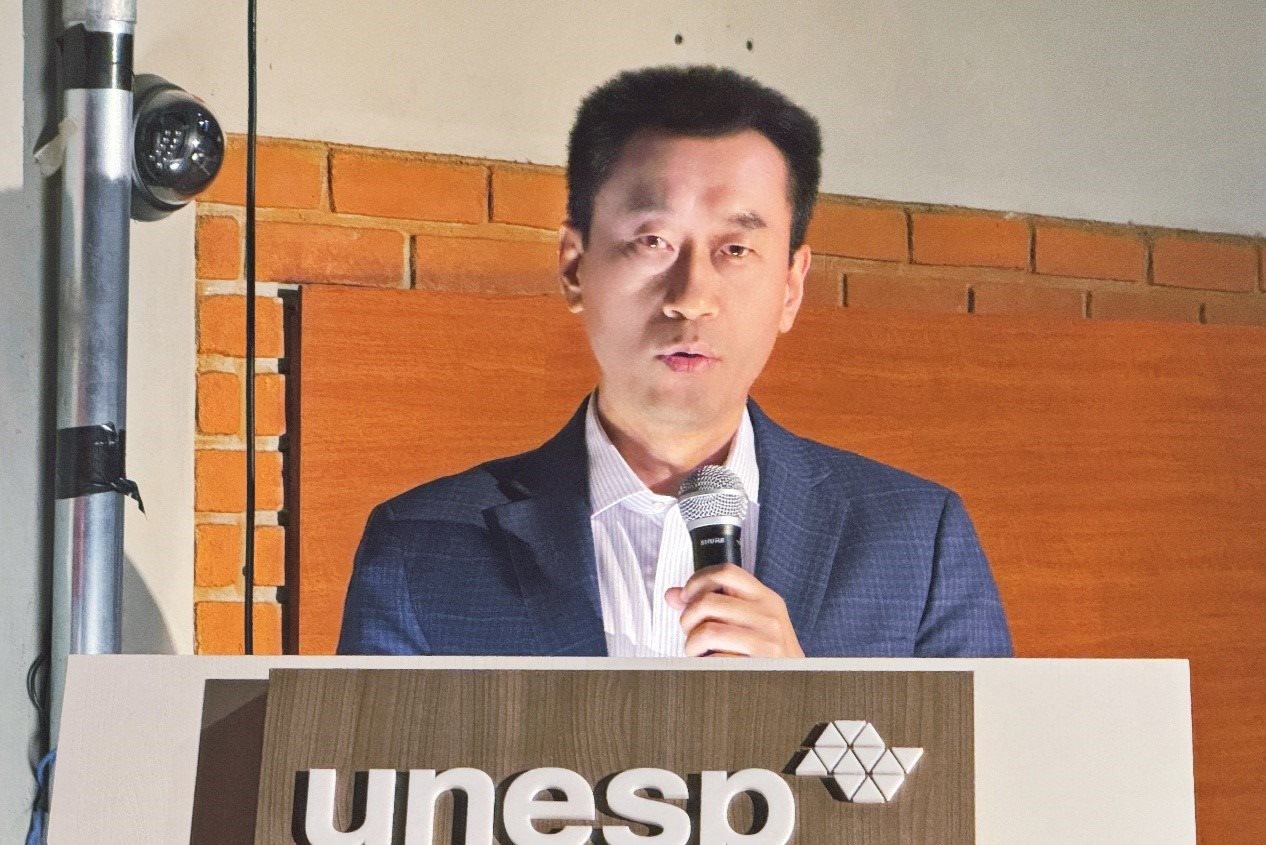 中國駐圣保羅總領事館副總領事田玉震在活動中致辭。圣保羅州立大學孔子學院供圖