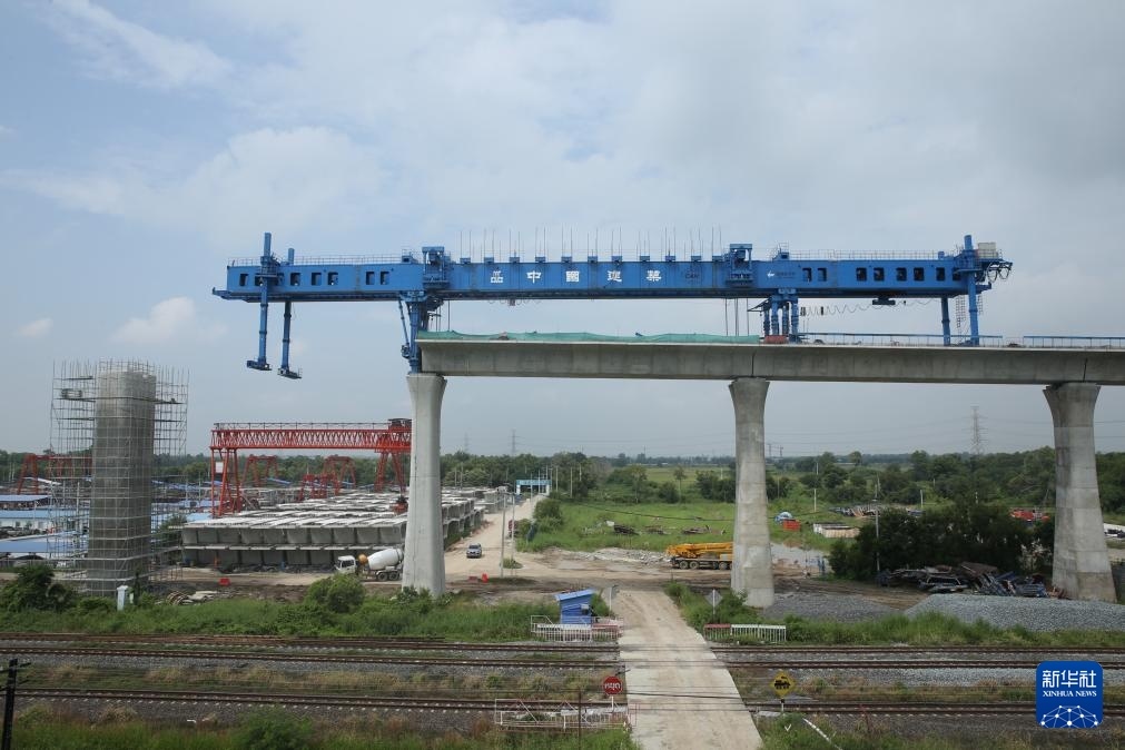 這是10月11日拍攝的位于泰國大城府的中泰高鐵項目4-3標段施工現(xiàn)場。新華社記者 孫瑋彤 攝