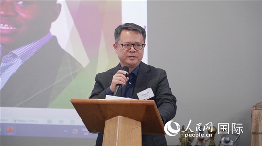 中國駐南非使館經(jīng)商處參贊邱忠義發(fā)言。 人民網(wǎng) 張茜攝