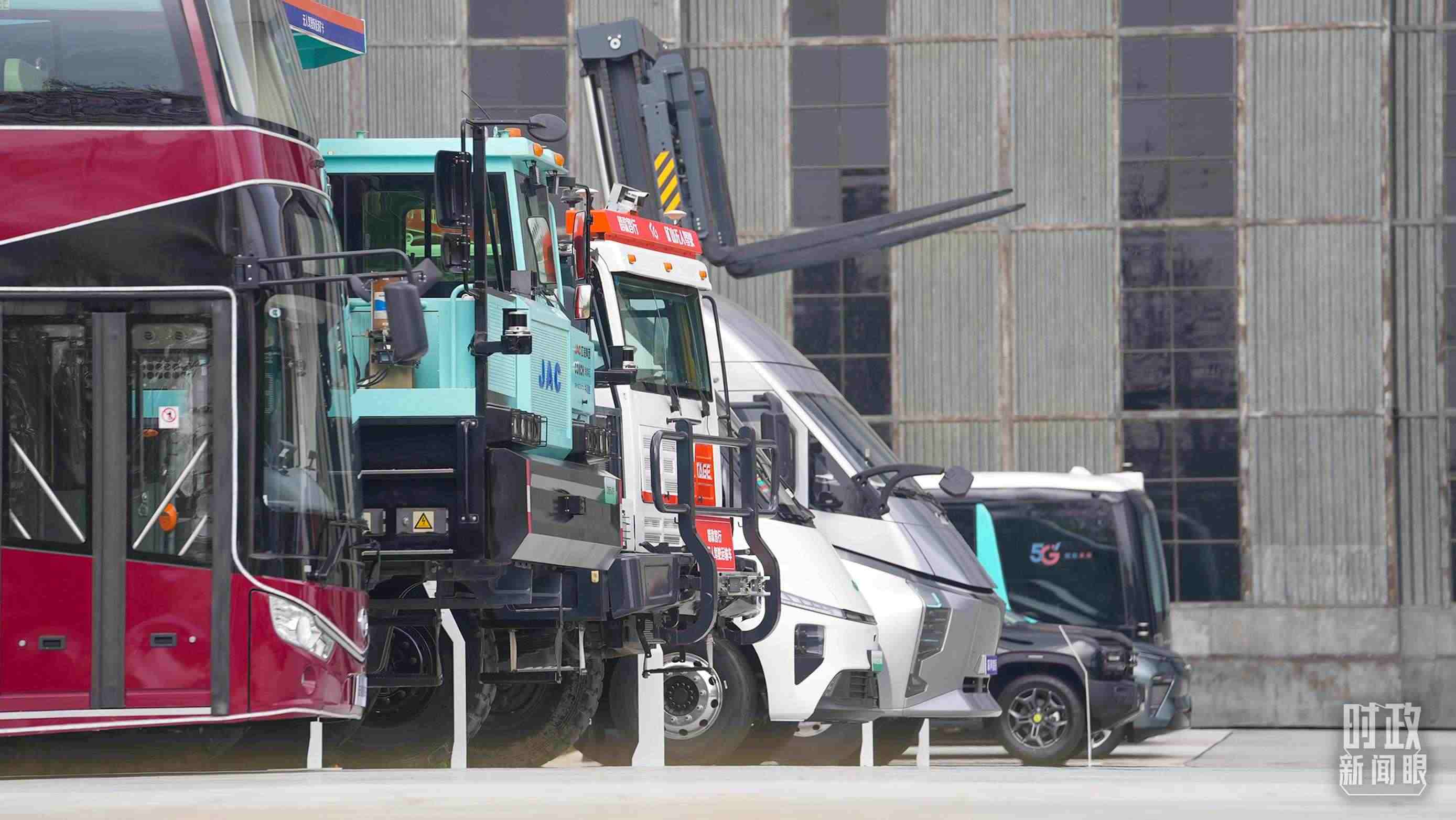 △安徽省重大科技創(chuàng)新成果集中展示展出的新能源汽車。（總臺央視記者金雨秋拍攝）