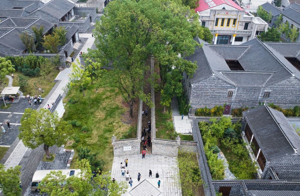 ↑位于安徽省桐城市的六尺巷。