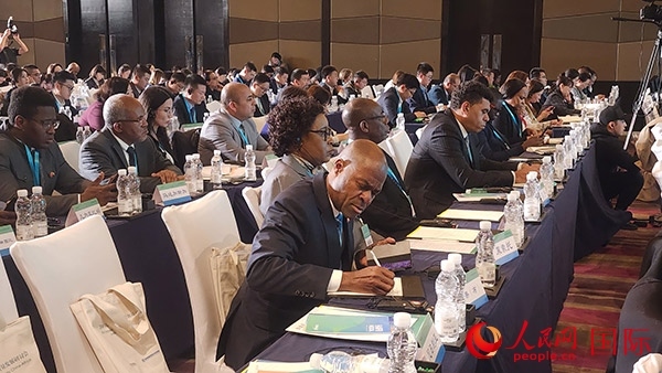 與會(huì)來(lái)賓在認(rèn)真記錄。人民網(wǎng)記者 萬(wàn)宇攝