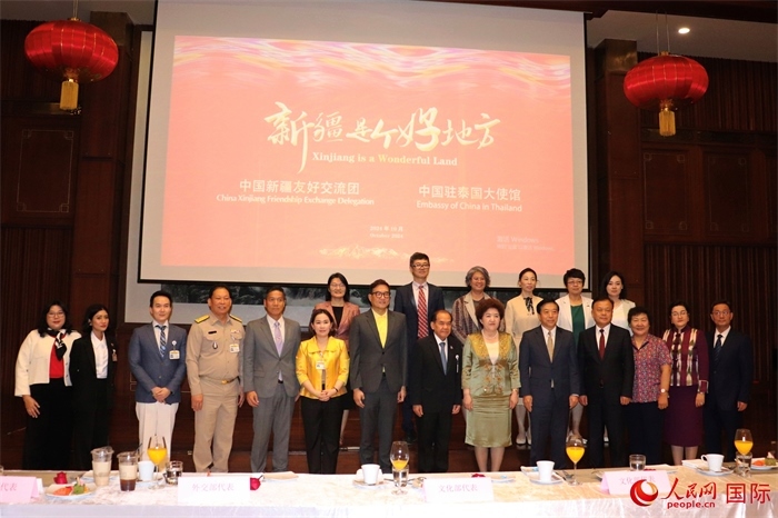 與會(huì)嘉賓合影。人民網(wǎng)實(shí)習(xí)生 姚欣可攝