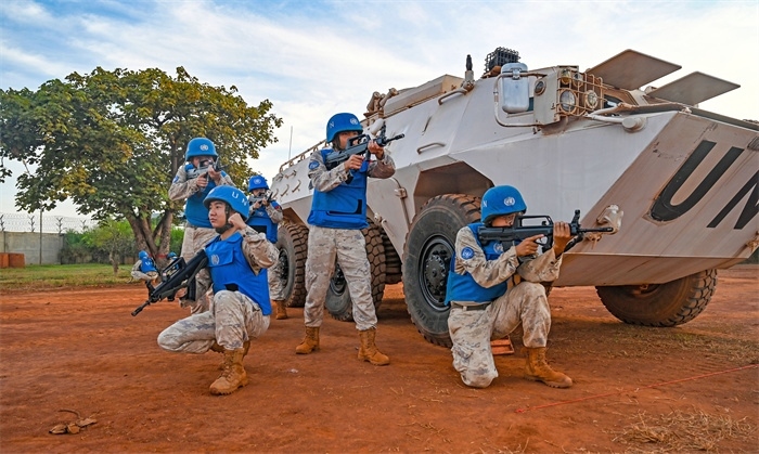 保持防衛(wèi)警戒。孫千攝