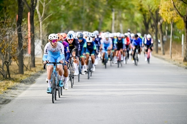 選手在比賽中展開激烈角逐。主辦方供圖