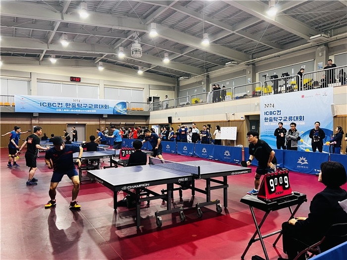 圖為中韓業(yè)余乒乓球友誼賽現(xiàn)場(chǎng)。 首爾中國(guó)文化中心供圖