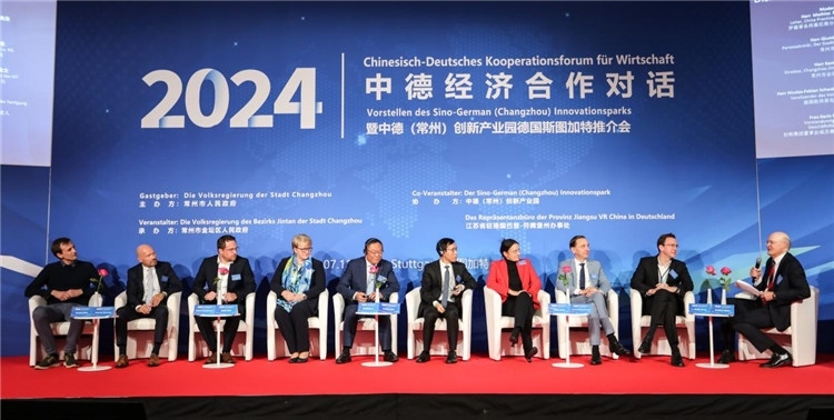 與會(huì)嘉賓在現(xiàn)場(chǎng)交流。主辦方供圖