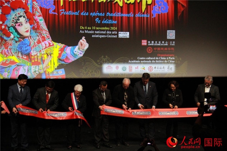 戲劇節(jié)開幕剪彩。人民網(wǎng)記者 尚凱元攝