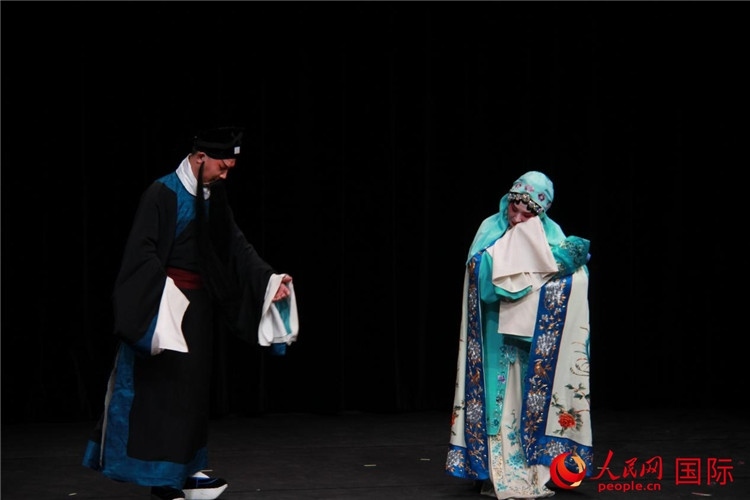 《趙氏孤兒》演出劇照。人民網(wǎng)記者 尚凱元攝