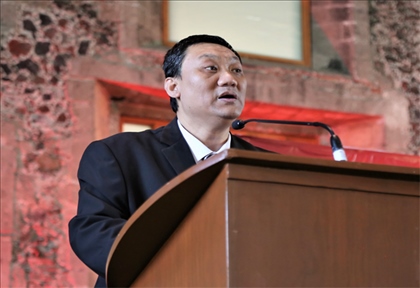 拉美分社負(fù)責(zé)人苗野主持慶?；顒?dòng)。主辦方供圖