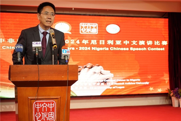 中國駐尼日利亞大使館文化參贊兼尼日利亞中國文化中心主任楊建興致辭。尼日利亞中國文化中心供圖