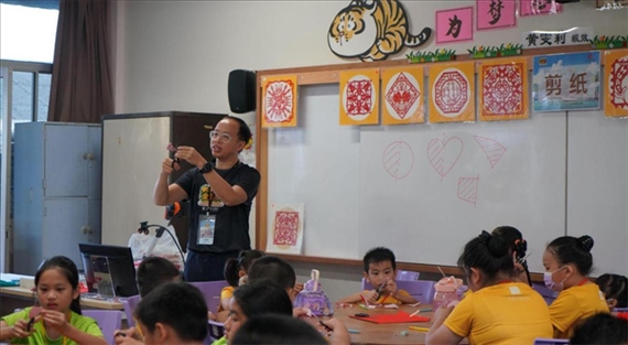 剪紙教學(xué)。主辦方供圖