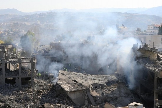 這是10月16日在黎巴嫩南部城鎮(zhèn)加納拍攝的遭摧毀的建筑。新華社發(fā)（阿里·哈希紹攝）