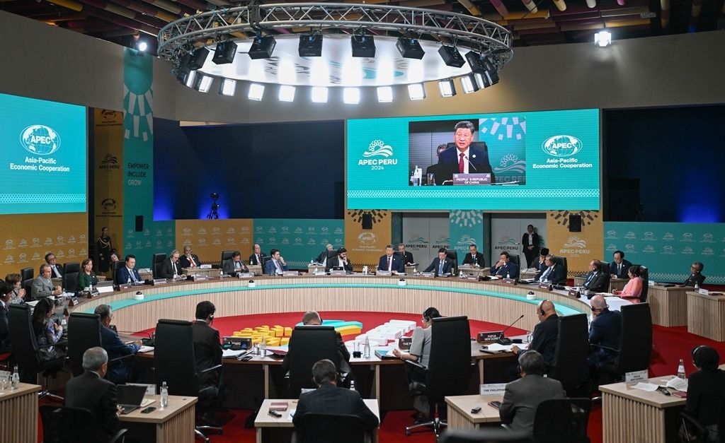 當(dāng)?shù)貢r(shí)間11月16日上午，亞太經(jīng)合組織第三十一次領(lǐng)導(dǎo)人非正式會(huì)議在秘魯利馬會(huì)議中心舉行。國家主席習(xí)近平出席會(huì)議并發(fā)表題為《共擔(dān)時(shí)代責(zé)任 共促亞太發(fā)展》的重要講話。新華社記者 謝環(huán)馳 攝