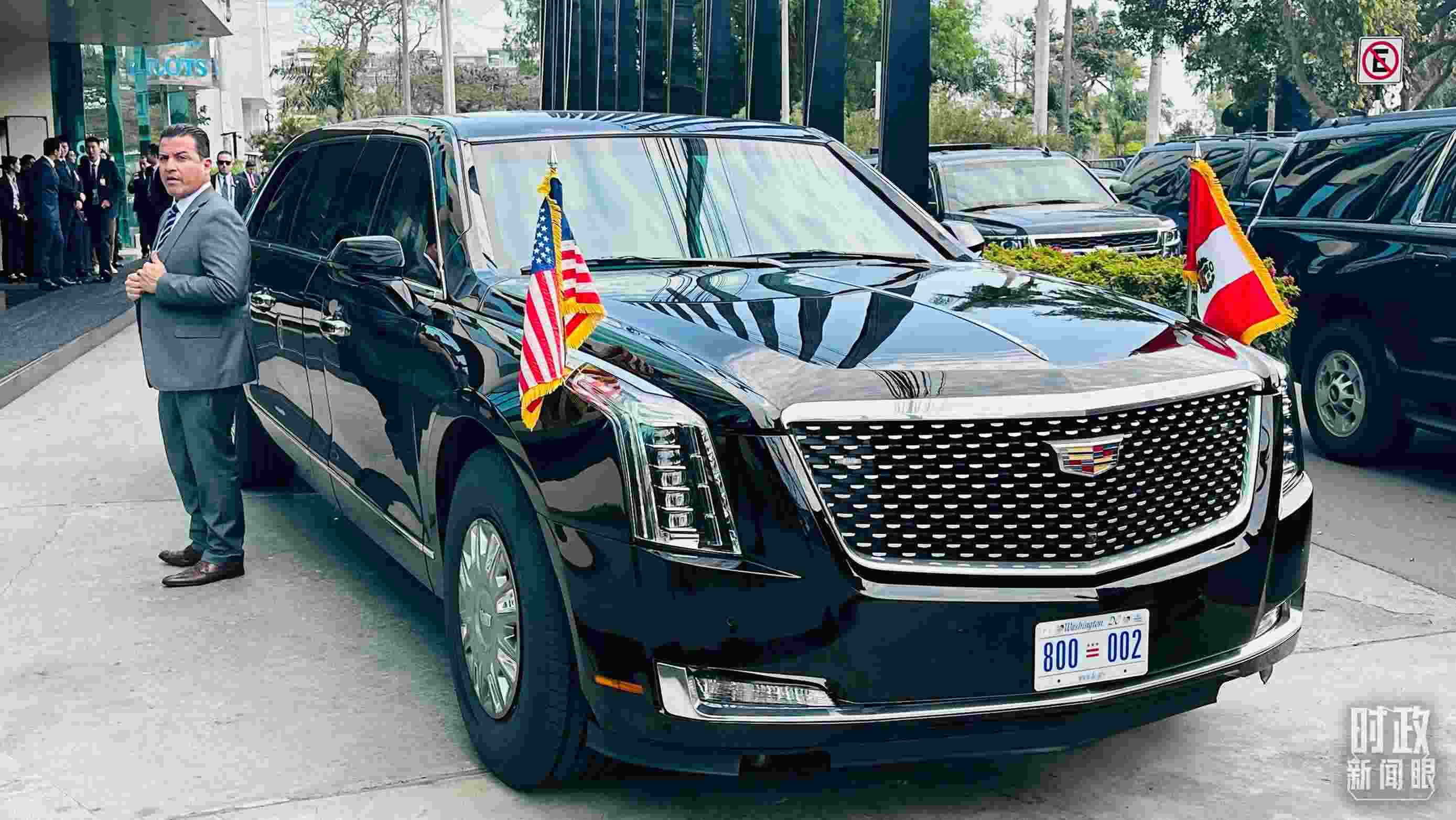 美國總統(tǒng)拜登乘車抵達(dá)中美元首會晤現(xiàn)場。（總臺央視記者范一鳴拍攝）