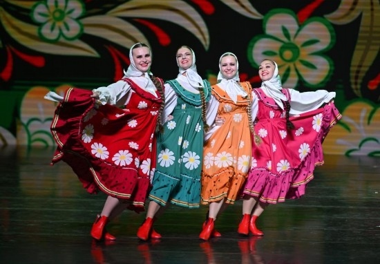 6月22日，2024-2025“中俄文化年”海南島歡樂節(jié)俄羅斯藝術(shù)團(tuán)體巡演在海口市舉行。新華社記者郭程攝