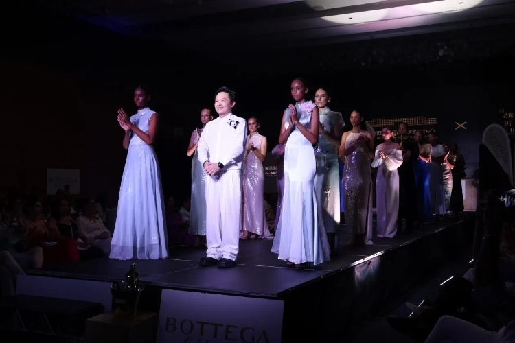 時(shí)裝周現(xiàn)場(chǎng)。顏李芳攝