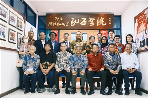 參會嘉賓合影。阿拉扎大學(xué)孔子學(xué)院供圖