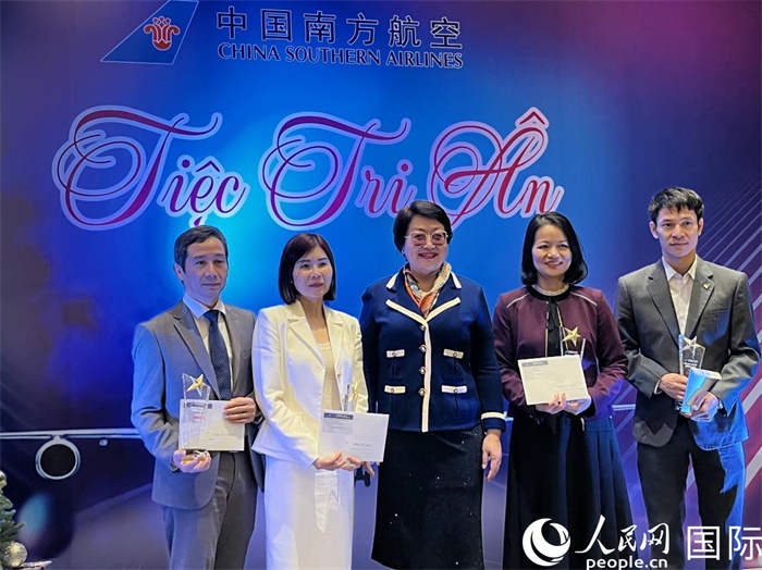 中越航司界代表在交流會上合影。人民網(wǎng)記者 楊曄攝