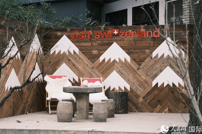 瑞士小木屋一隅，靜謐中散發(fā)出阿爾卑斯的冬日溫情。人民網(wǎng) 實(shí)習(xí)生黃睿攝