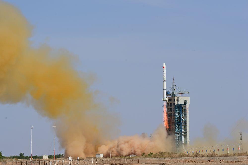 △2023年5月21日16時(shí)，我國(guó)在酒泉衛(wèi)星發(fā)射中心采用長(zhǎng)征二號(hào)丙運(yùn)載火箭，成功發(fā)射首顆內(nèi)地與澳門(mén)合作研制的空間科學(xué)衛(wèi)星“澳門(mén)科學(xué)一號(hào)”。