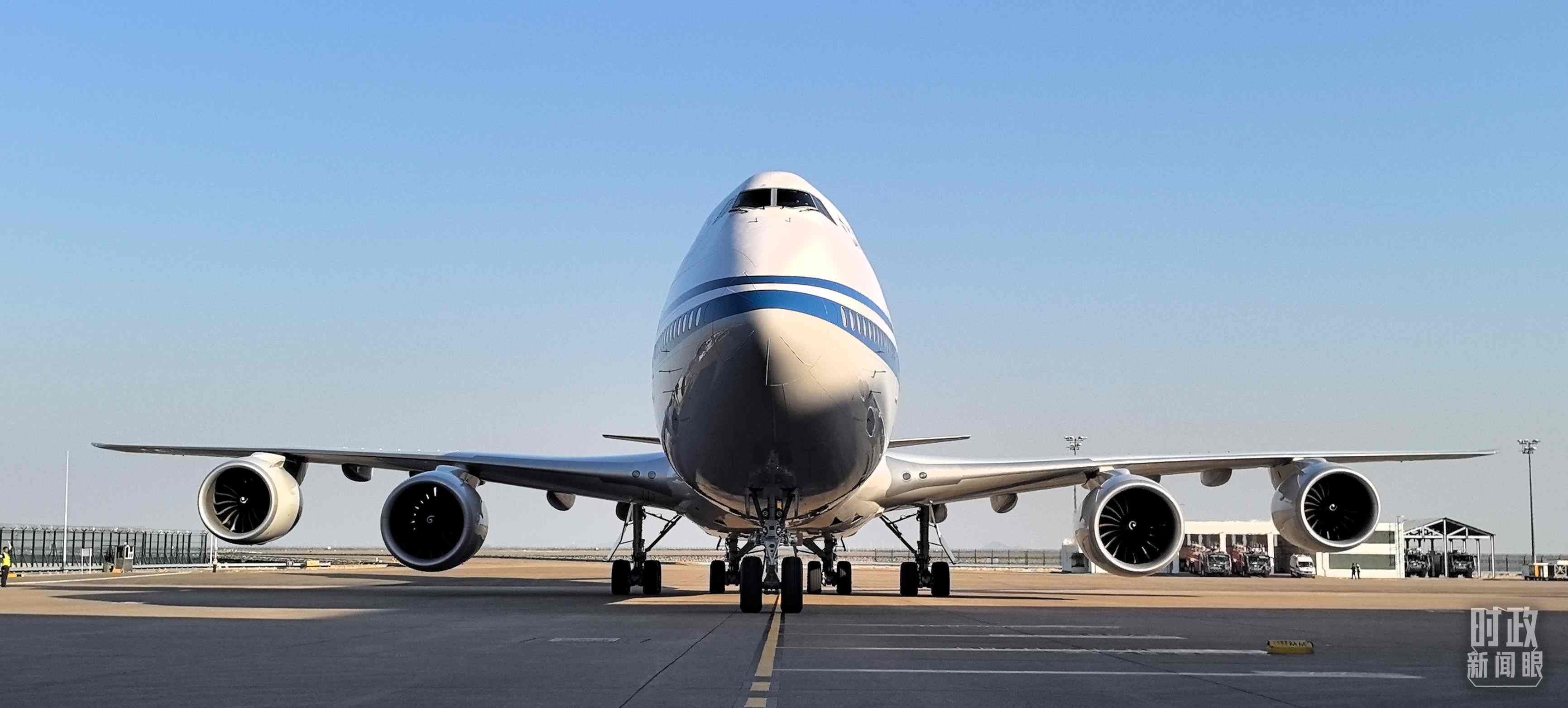 △習(xí)主席專機(jī)抵達(dá)澳門國際機(jī)場。（總臺央視記者王子杭拍攝）