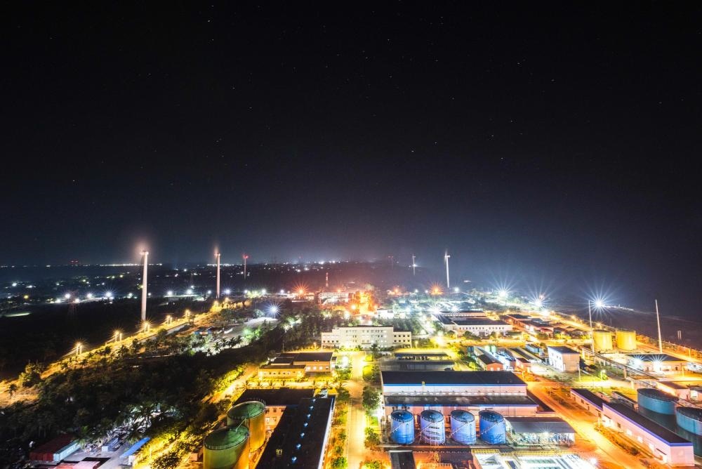 這是斯里蘭卡普特拉姆電站夜景（2020年12月8日攝）。新華社發(fā)（普特拉姆電站供圖）