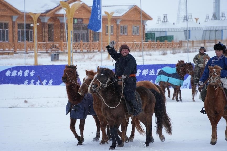 呼倫貝爾冰雪那達(dá)慕。人民網(wǎng)記者 趙夢月攝