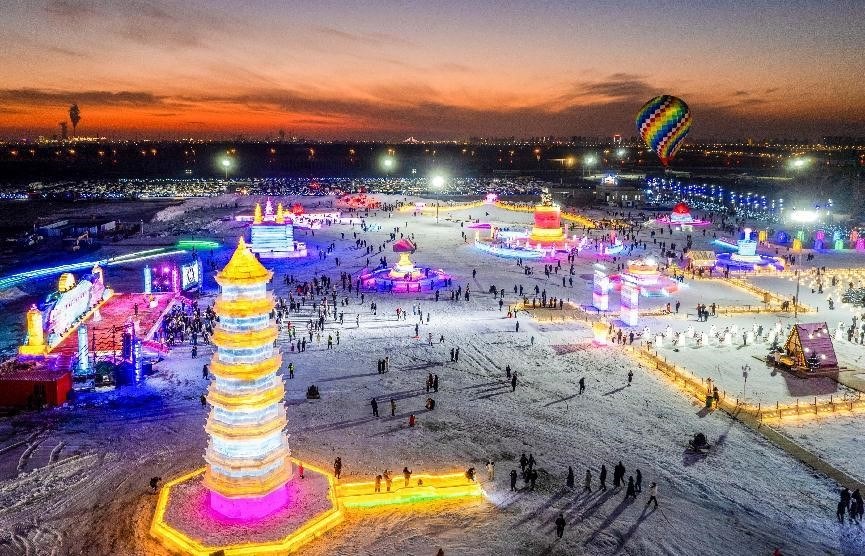 第四屆呼和浩特歡樂冰雪節(jié)活動(dòng)現(xiàn)場。丁根厚攝