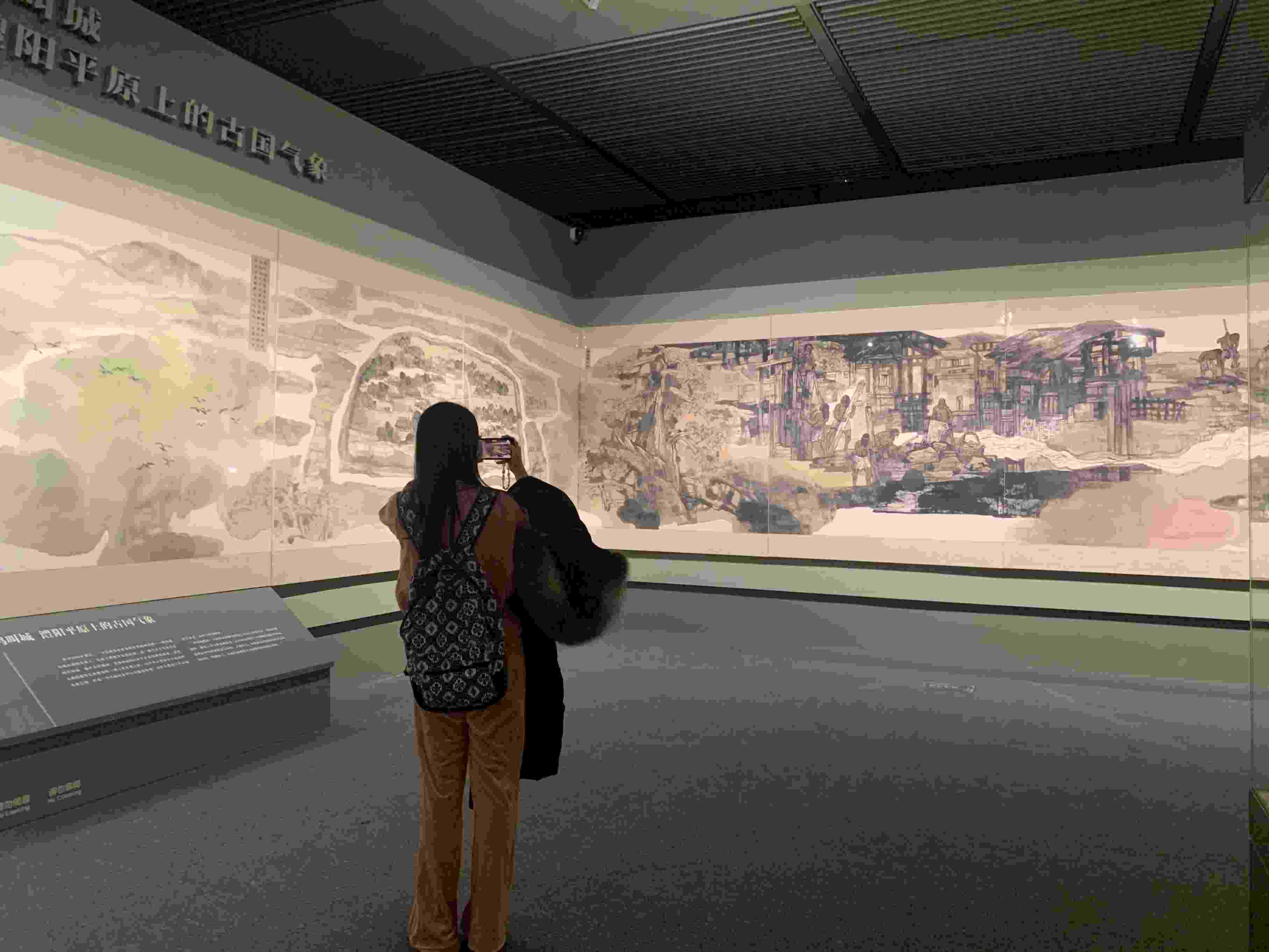 觀眾正在參觀展覽。國博供圖