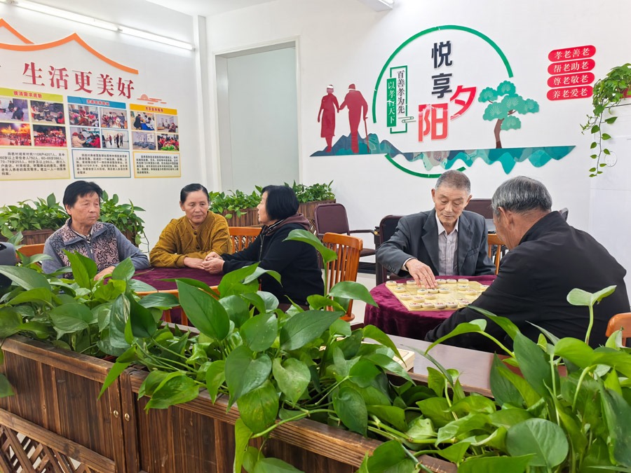 圖為湖北省咸寧市嘉魚縣潘家灣鎮(zhèn)四邑村養(yǎng)老服務驛站一角（2024年11月5日攝）。新華社記者 肖藝九 攝