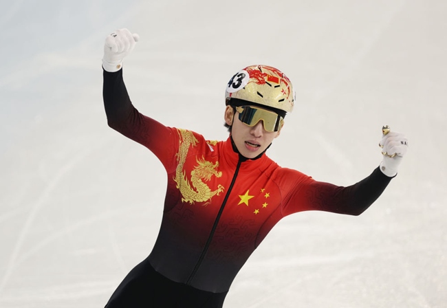 2月8日，林孝埈慶祝奪冠。新華社記者 黃偉 攝