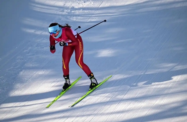 2月9日，中國隊選手巴亞尼·加林在比賽中。新華社記者 張龍攝