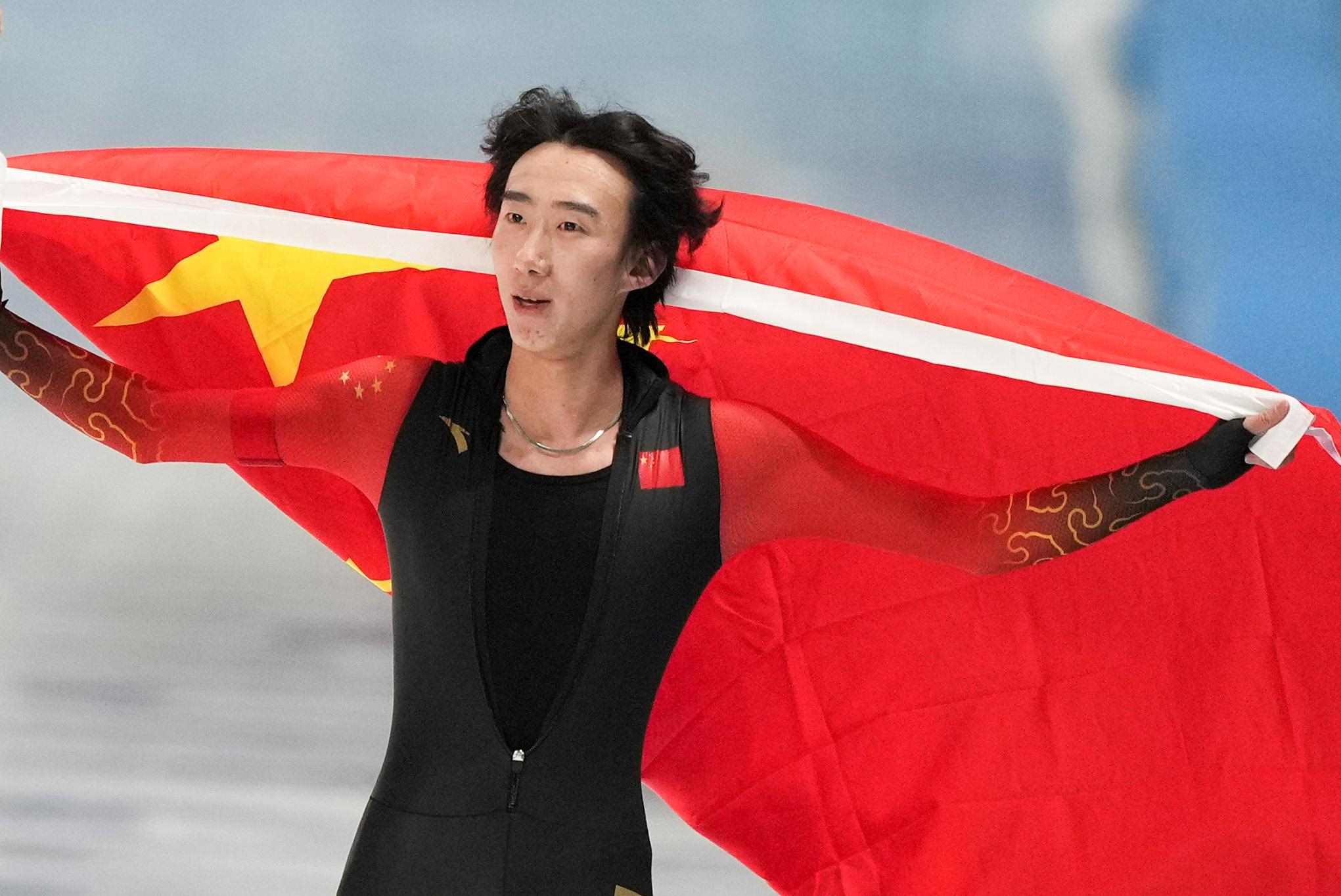 2月9日，吳宇慶祝奪冠。新華社記者 李一博 攝