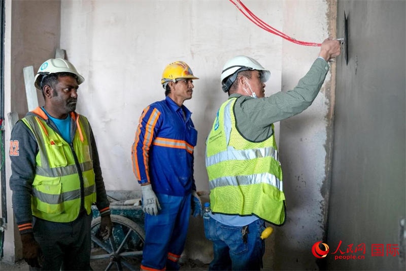 抹灰。人民網(wǎng)塔里克·易卜拉欣攝