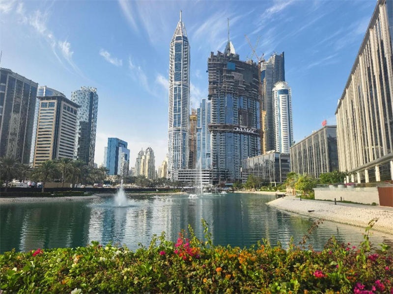 正在建設(shè)中的卡瓦利卡薩高層住宅項(xiàng)目（圖中有腳手架建筑）。 中建中東供圖 