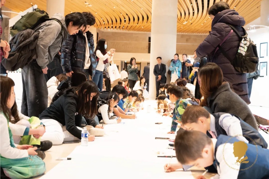 第三屆國(guó)際藝術(shù)聯(lián)創(chuàng)聯(lián)展盛大開(kāi)幕。法中交流促進(jìn)會(huì)供圖