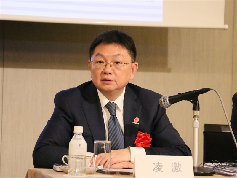 商務(wù)部副部長(zhǎng)兼國(guó)際貿(mào)易談判副代表凌激致辭。人民網(wǎng) 許可攝