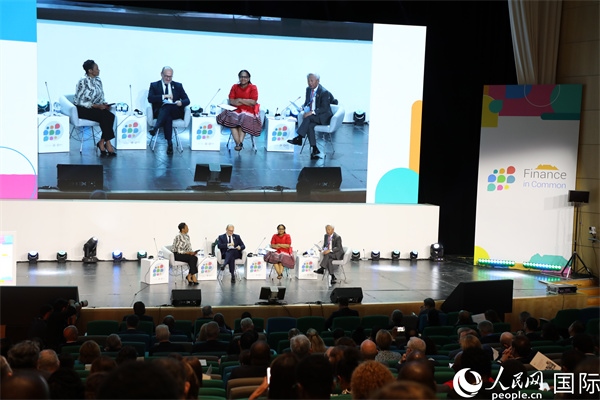 第5屆“共同金融”峰會在南非開普敦國際會議中心開幕。圖為峰會開幕式現(xiàn)場。人民網(wǎng)記者戴楷然攝