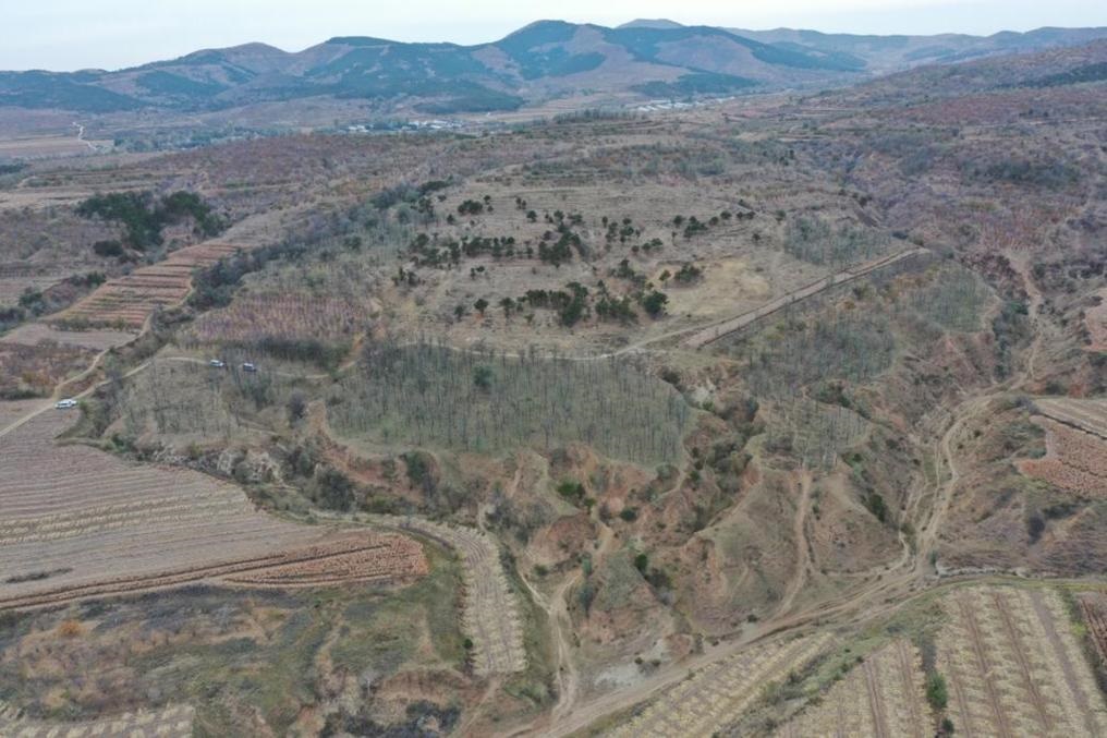 朝陽(yáng)凌源無(wú)白丁遺址群（2024年11月23日攝）。新華社發(fā)（遼寧省文物考古研究院供圖）