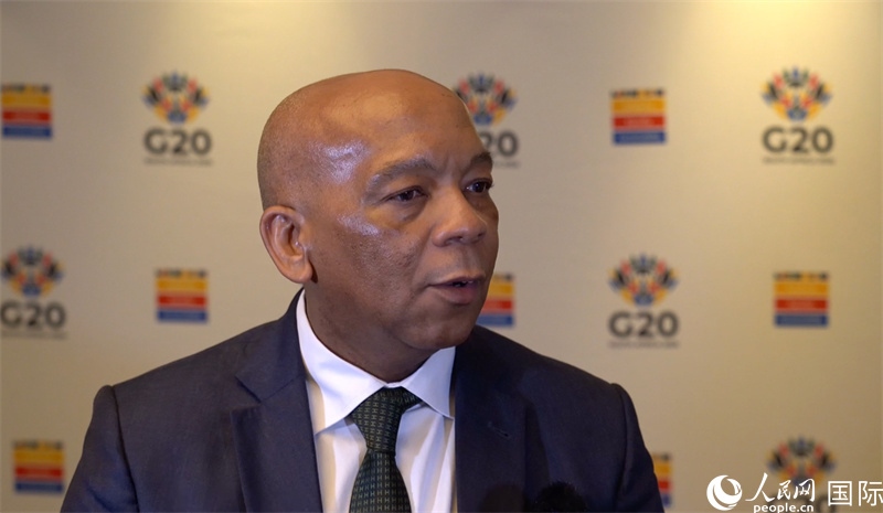 南非電力與能源部長洛西恩佐·拉莫豪帕接受人民網(wǎng)南非公司記者采訪。人民網(wǎng) 劉暢攝